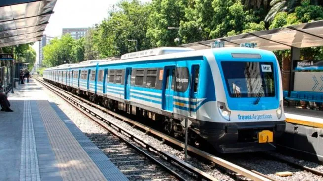 El tren Sarmiento incorpora un viaje premium con asientos reclinables y baño: cuánto sale el pasaje y qué estaciones están habilitadas
